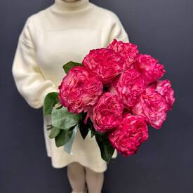 Букет из 7 пионовидной розы Эквадор 50см