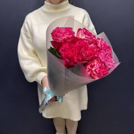 Букет из 7 пионовидной розы Эквадор 50см