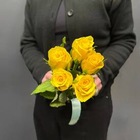 Букет из 5 жёлтых роз Кения 40см
