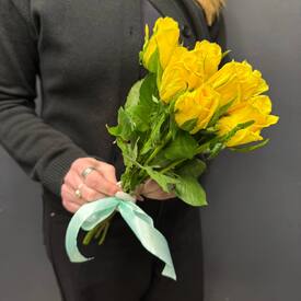 Букет из 7 жёлтых роз Кения 35см