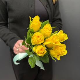 Букет из 7 жёлтых роз Кения 35см