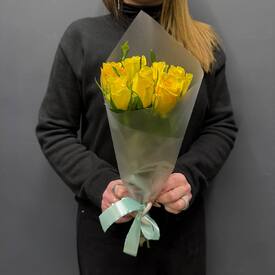 Букет из 7 жёлтых роз Кения 35см