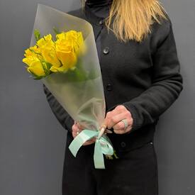 Букет из 9 жёлтых роз Кения 35см