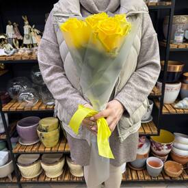 Букет из 5 роз Хай Елоу 50см 