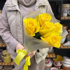 Букет из 5 роз Хай Елоу 50см 