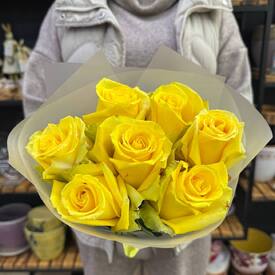 Букет из 7 роз Хай Елоу 50см