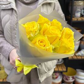 Букет из 7 роз Хай Елоу 50см