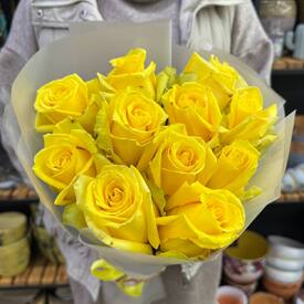 Букет из 11 роз Хай Елоу 50см