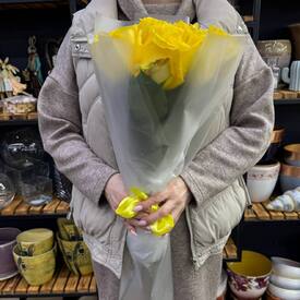 Букет из 11 роз Хай Елоу 50см