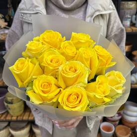 Букет из 13 роз Хай Елоу 50см