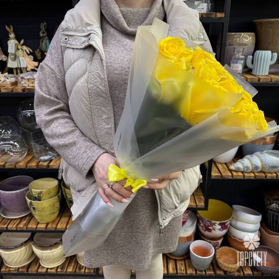 Букет из 17 роз Хай Елоу 50см