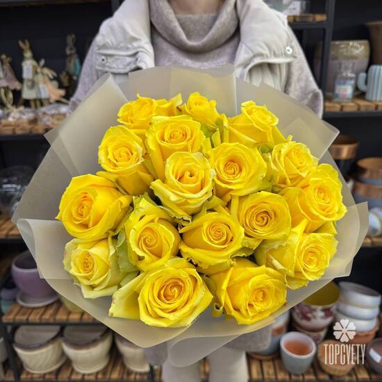Букет из 17 роз Хай Елоу 50см