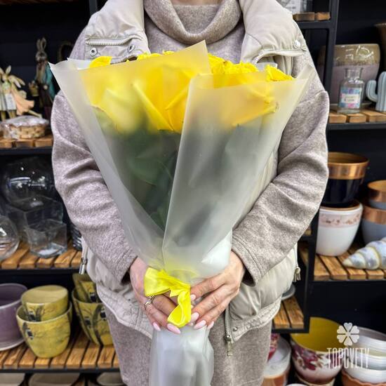 Букет из 17 роз Хай Елоу 50см