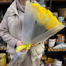 Букет из 19 роз Хай Елоу 50см