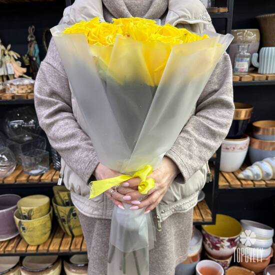 Букет из 19 роз Хай Елоу 50см