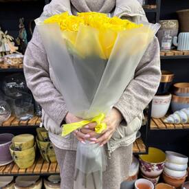 Букет из 19 роз Хай Елоу 50см