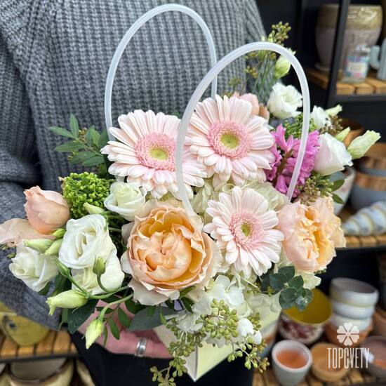 Композиция из гербер, кустовой розы и эустомы