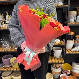 Букет из роз, гвоздик и гербер