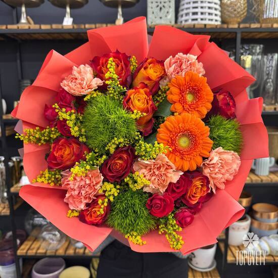 Букет из роз, гвоздик и гербер