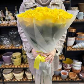 Букет из 25 роз Хай Елоу 50см