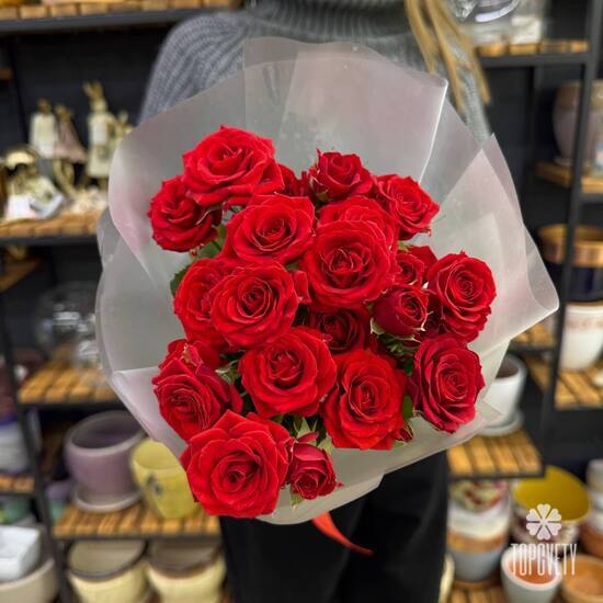 Букет из 5 красных кустовых роз Россия 50см