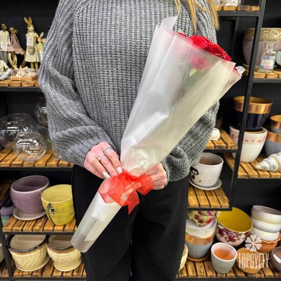 Букет из 5 красных кустовых роз Россия 50см