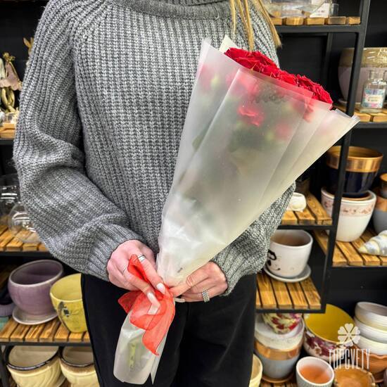 Букет из 7 красных кустовых роз Россия 50см