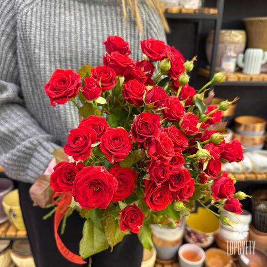 Букет из 9 красных кустовых роз Россия 50см