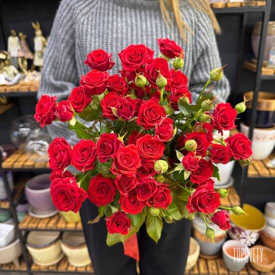 Букет из 9 красных кустовых роз Россия 50см