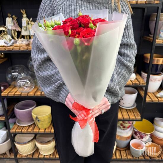 Букет из 9 красных кустовых роз Россия 50см