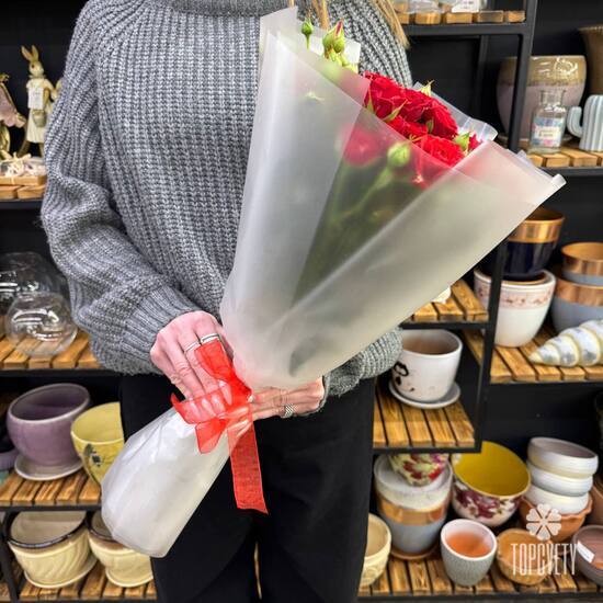 Букет из 9 красных кустовых роз Россия 50см