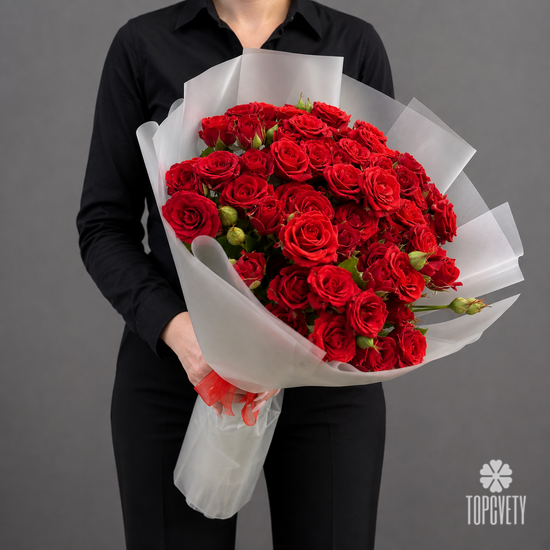 Букет из 15 красных кустовых роз 50см