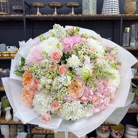 Букет из гортензии, сирени и роз