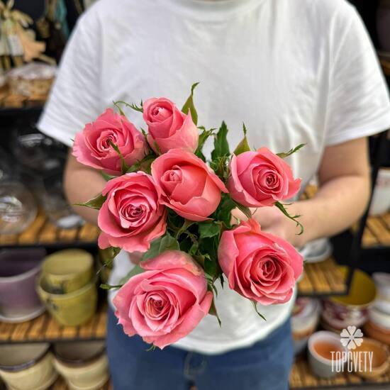 Букет из 7 розовых роз Кения 35см
