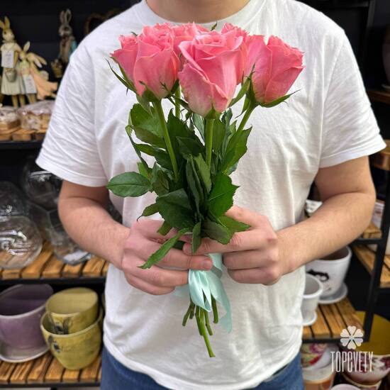 Букет из 7 розовых роз Кения 35см