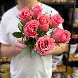 Букет из 7 розовых роз Кения 35см