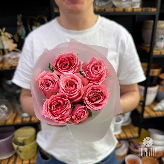 Букет из 7 розовых роз Кения 40см