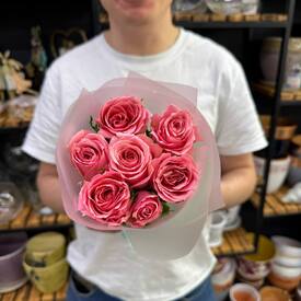 Букет из 7 розовых роз Кения 40см