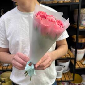 Букет из 7 розовых роз Кения 40см