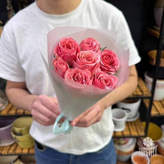 Букет из 7 розовых роз Кения 40см