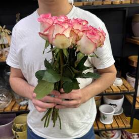 Букет из 9 розовых роз Кения 40см