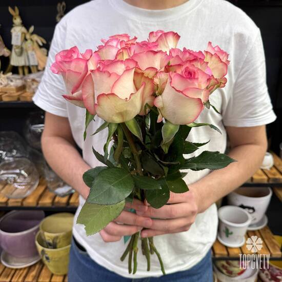 Букет из 9 розовых роз Кения 40см