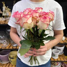 Букет из 9 розовых роз Кения 40см