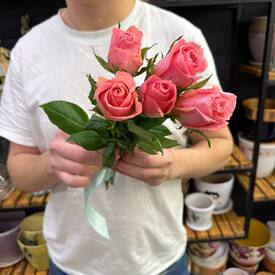 Букет из 5 розовых роз Кения 35см