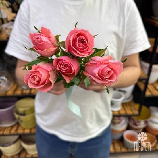 Букет из 5 розовых роз Кения 35см