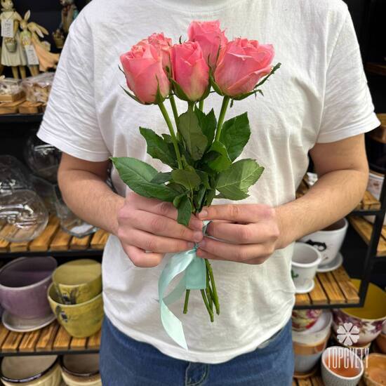 Букет из 5 розовых роз Кения 35см