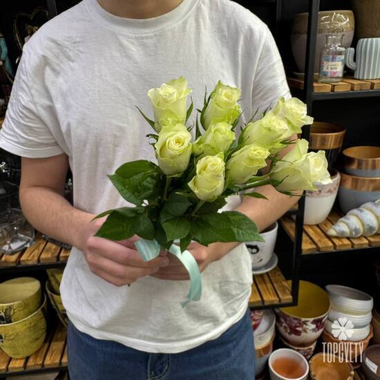 Букет из 9 белых роз Кения 35см