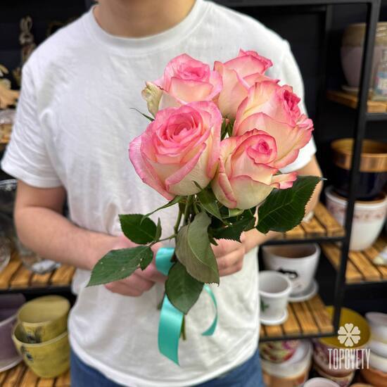 Букет из 5 розовых роз Кения 40см