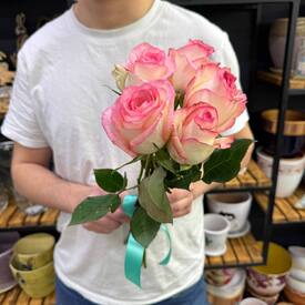 Букет из 5 розовых роз Кения 40см