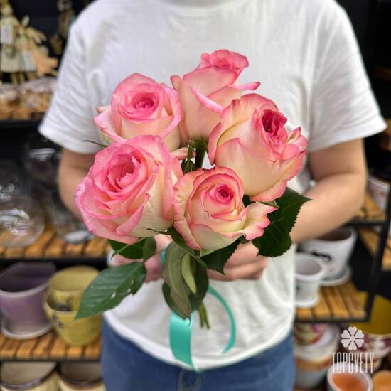 Букет из 5 розовых роз Кения 40см